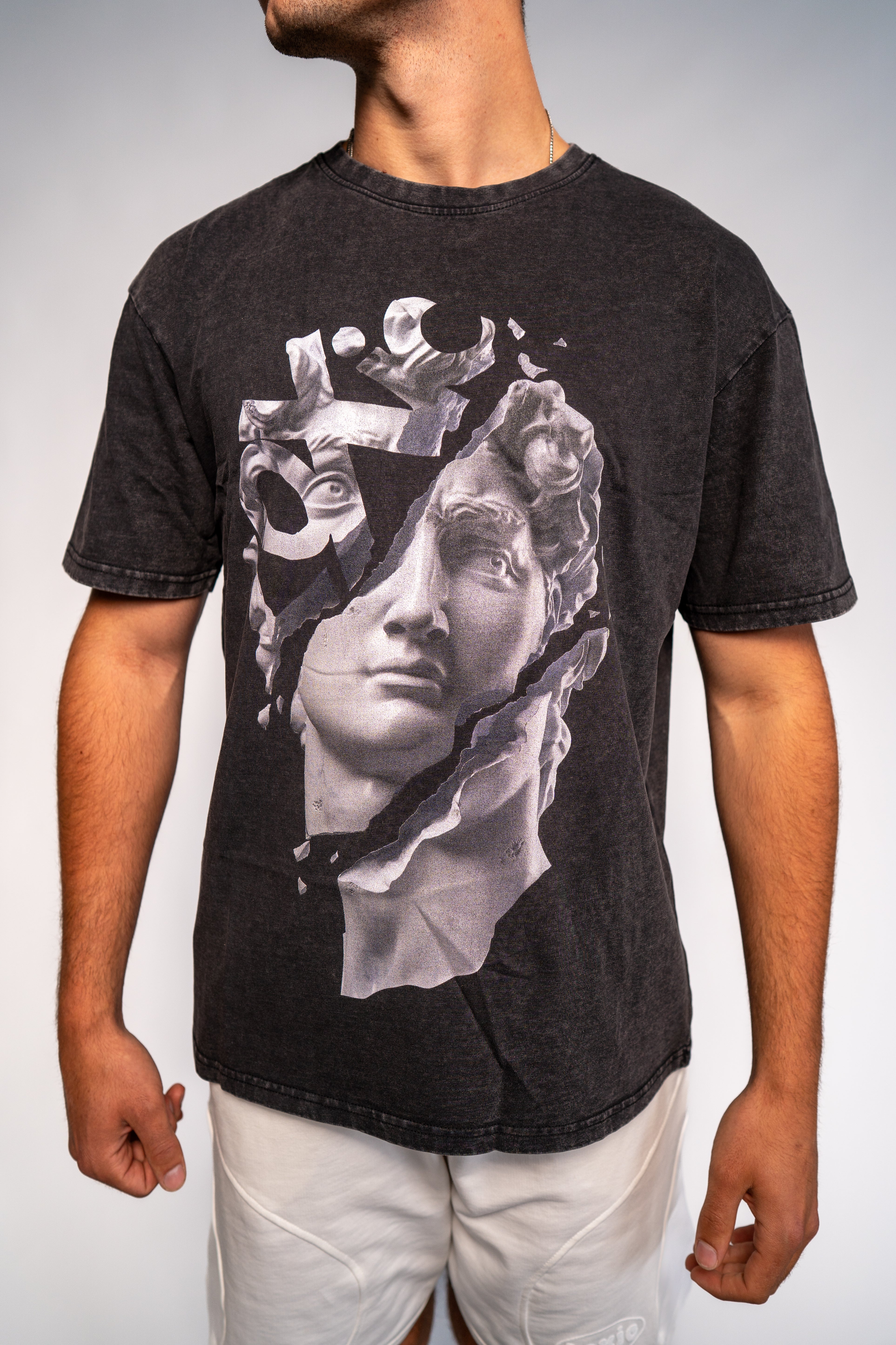 SKOÚROS T-SHIRT